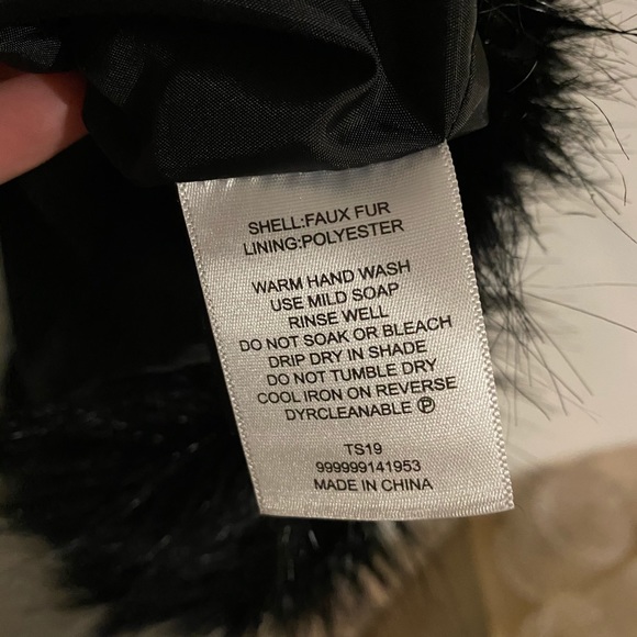 🌻Black Faux Fur Vest Jacket - Picture 3 of 4